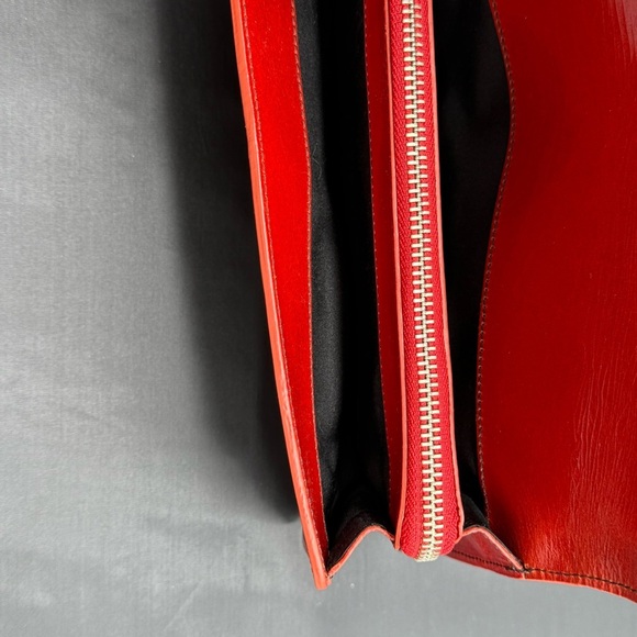 ANTONIO MELANI RED LEATHER CLUTCH. EUC - B46 - Picture 6 of 7
